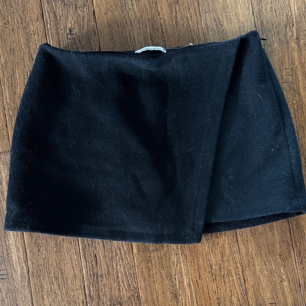 Abercrombie Skort, Black, Wool, Size Medium